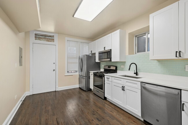 Building Photo - 2144 N Bell Ave