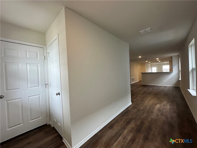 Building Photo - 537 Autumn Blaze