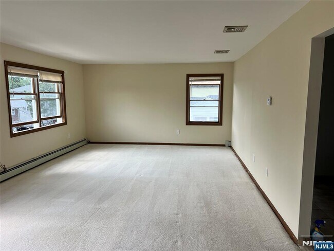 Building Photo - 364 Chestnut Ave