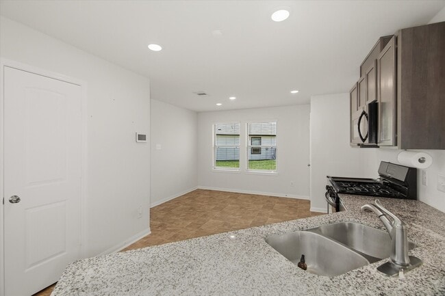 Building Photo - 1228 Haverford Ln