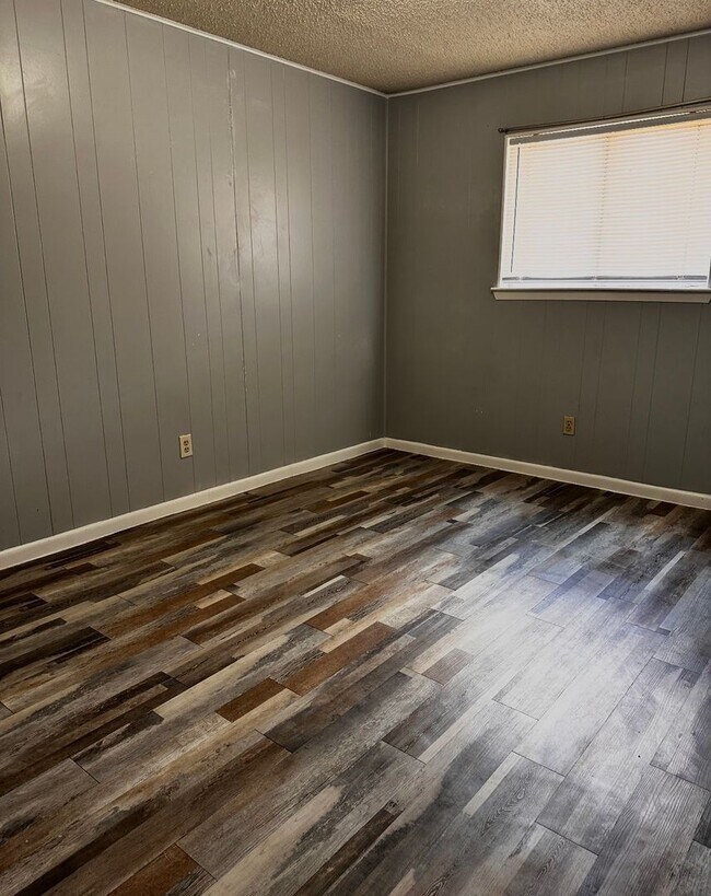Building Photo - 1507 Bundrant Dr