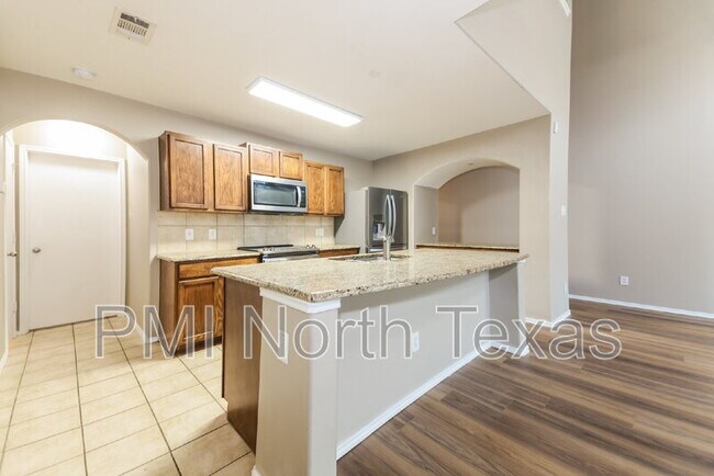 Building Photo - 9853 Fleetwood Dr