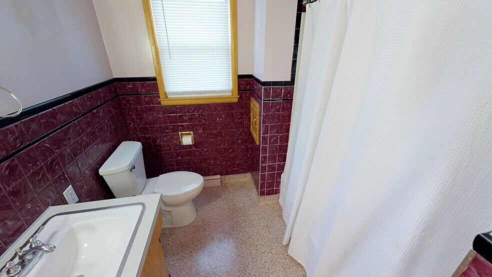 Building Photo - 907 E Harding Dr