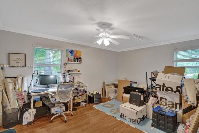 Building Photo - 307 SW 11th Ct