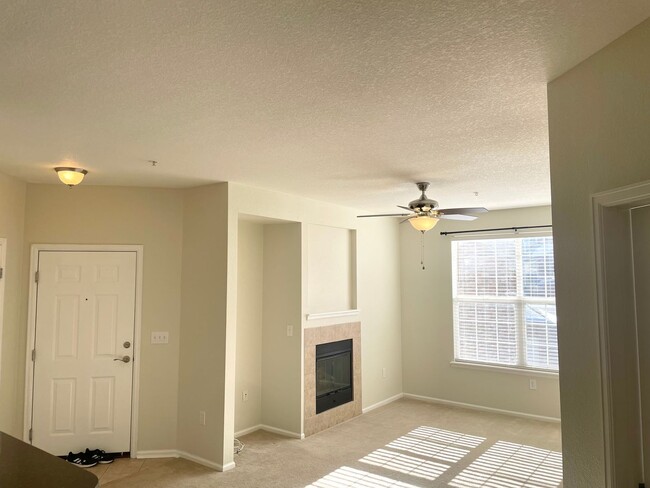 Building Photo - 2 bedroom 1 bath condo for rent in Parker ...