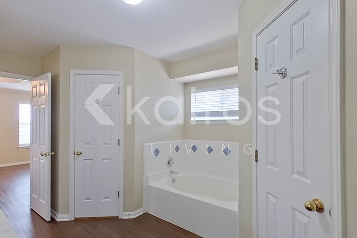Building Photo - 404 Ali Dr