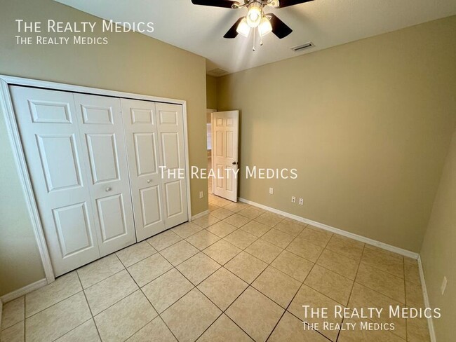 Building Photo - 548 Albatross Dr