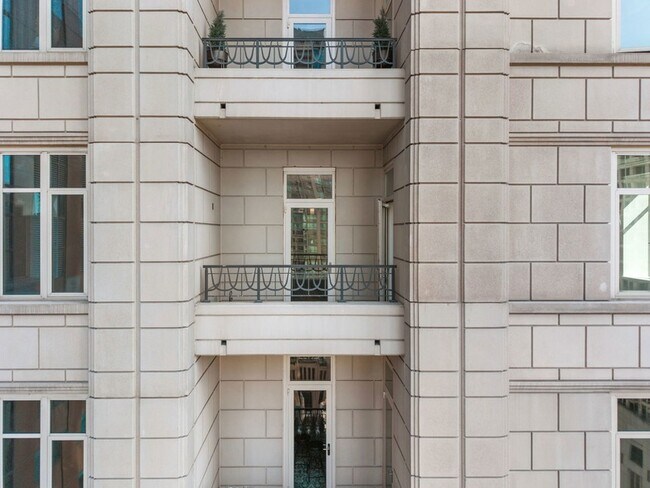 Building Photo - 118 E Erie St