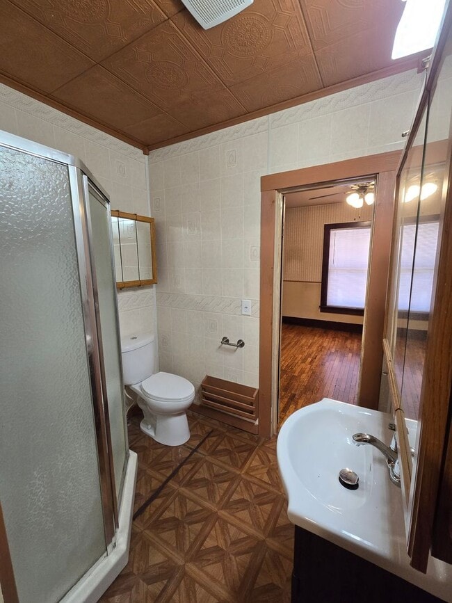 Building Photo - 2-bedroom Bungalow with Spacious Kitchen, Large Covered Porch and Large Garage