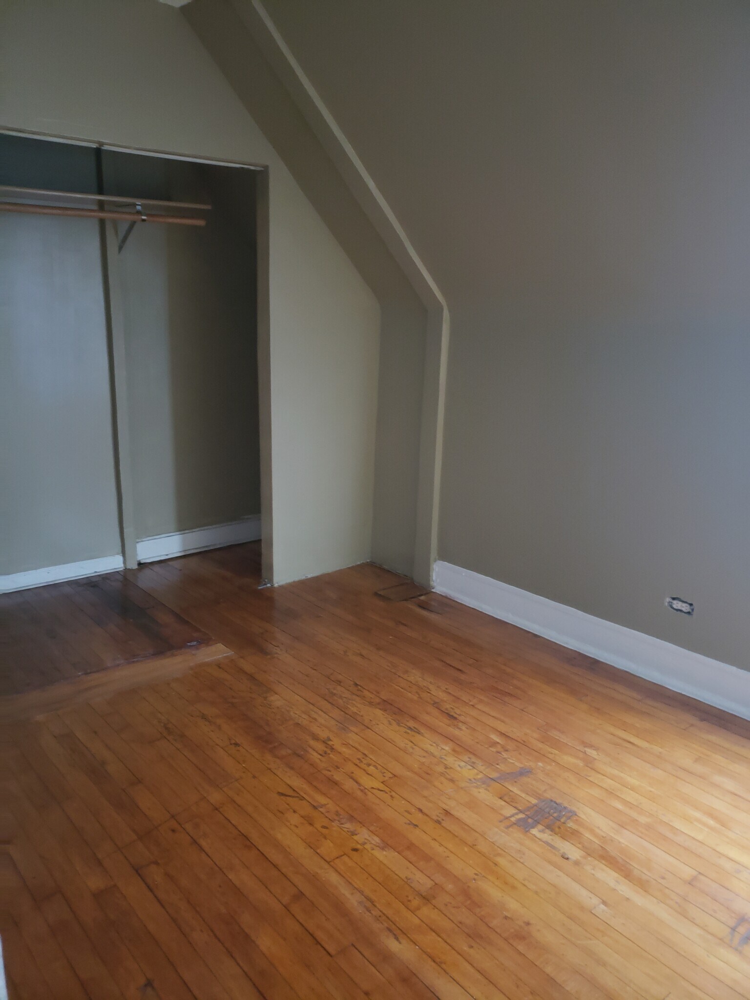 Building Photo - 938 N Parkside Ave