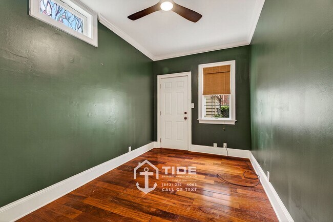 Building Photo - Walkable Downtown Living