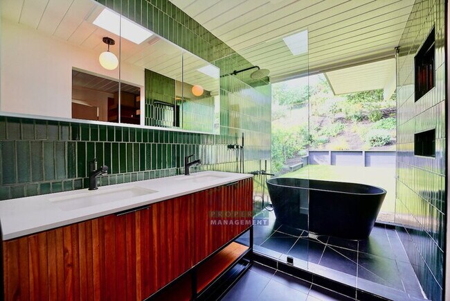 Building Photo - 18 Anchorage Ct