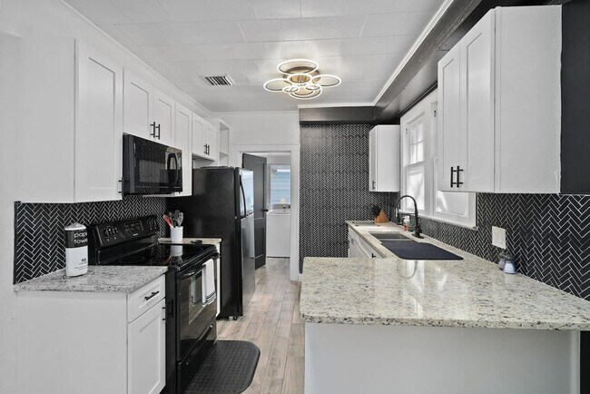 Building Photo - 1829 Hollenbeck Dr