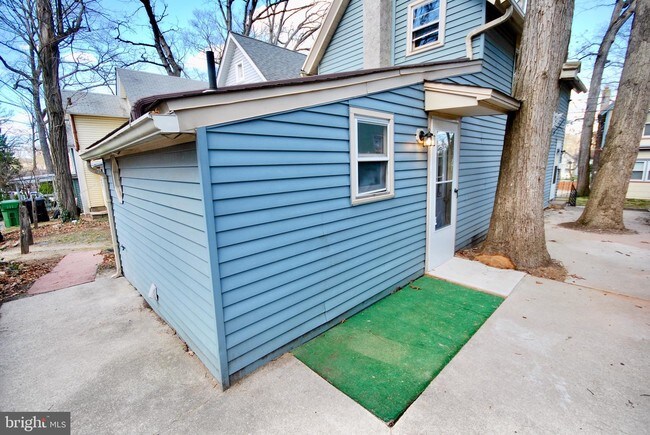 Building Photo - 107 9th Ave