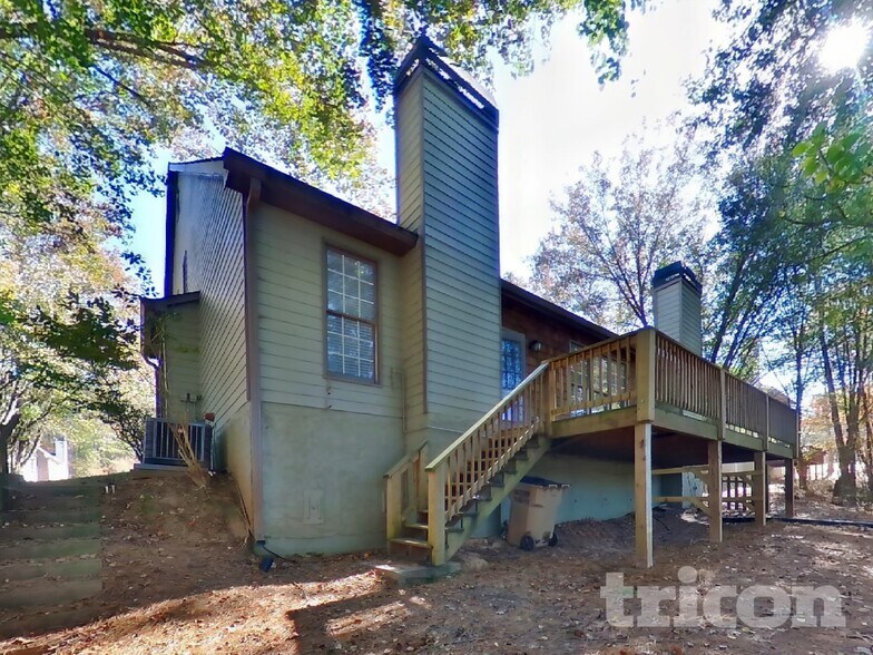 Building Photo - 1017 Chatsworth Ln