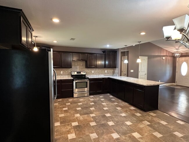 Building Photo - 4 Bed 2 Bath FOR RENT in Waynesville