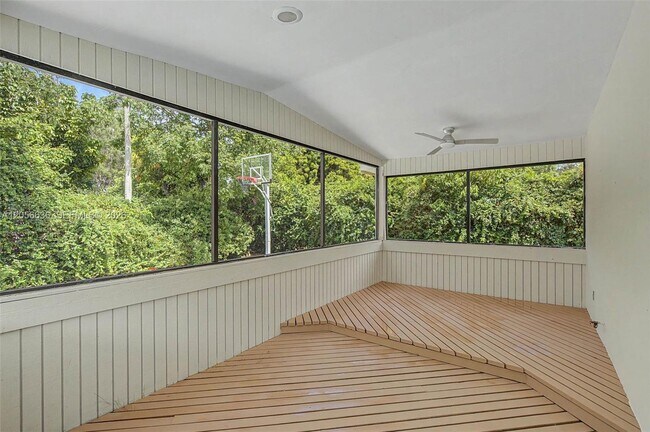 Building Photo - 15540 SW 82nd Ct