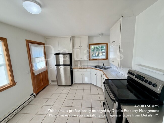Building Photo - Adorable 2 BR home in Manette with View!
