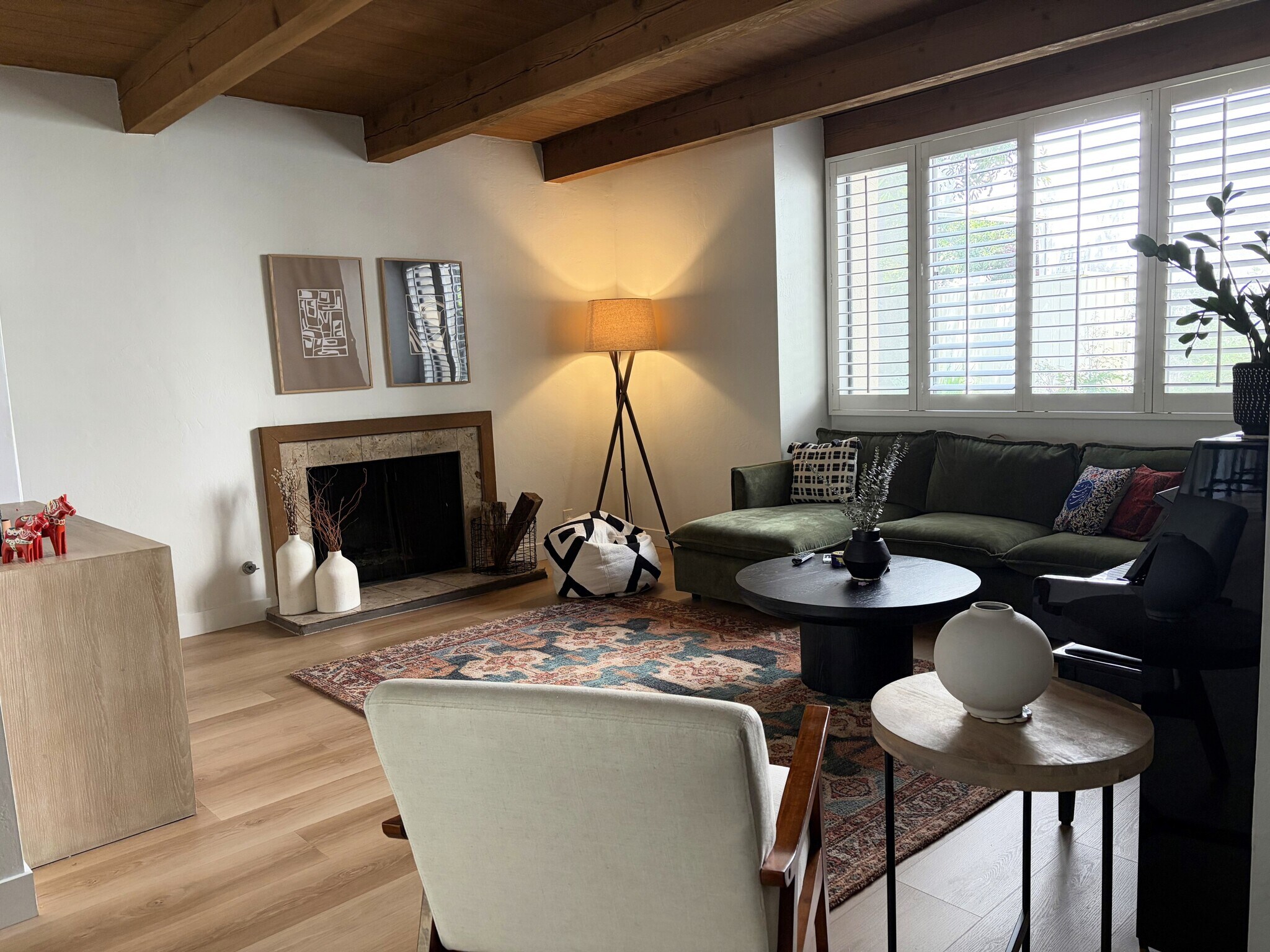 Building Photo - 132 W Alamar Ave