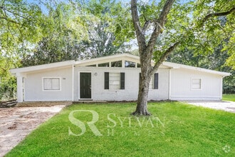 Building Photo - Spacious one-level living