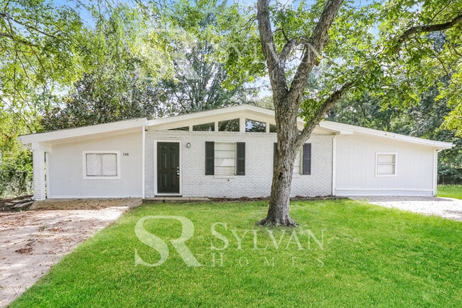 Building Photo - Spacious one-level living