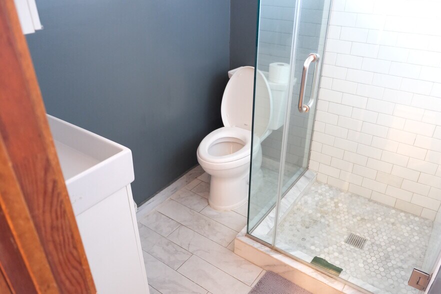 Building Photo - 1243 N Alexandria Ave