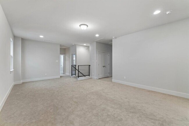 Building Photo - 1328 Westborough Ln
