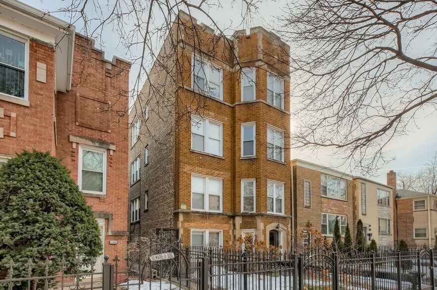 Primary Photo - 1759 W North Shore Ave