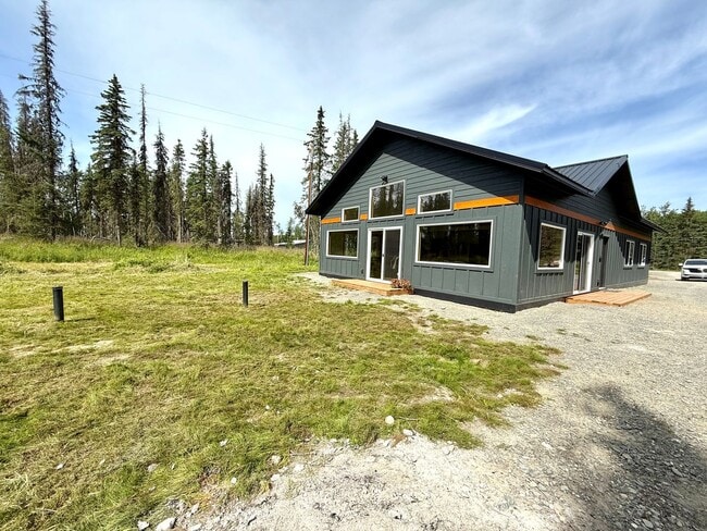 Building Photo - LIKE NEW K-BEACH HOME!