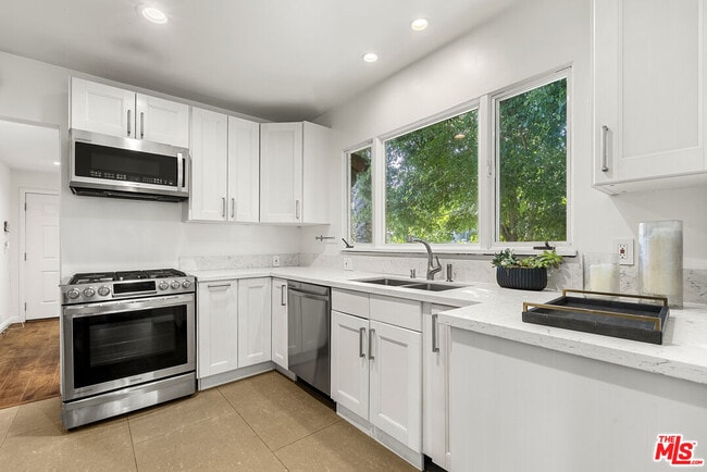 Building Photo - 905 Hartford Way