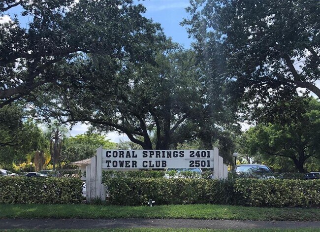 Building Photo - 2401 Riverside Dr