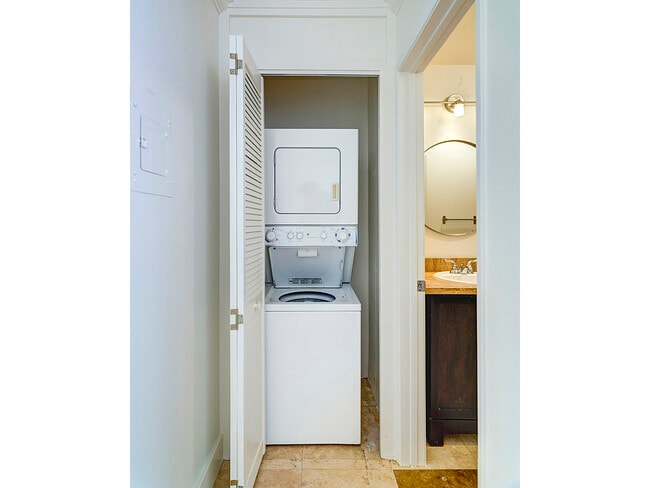 Building Photo - 2884 Sawtelle Blvd