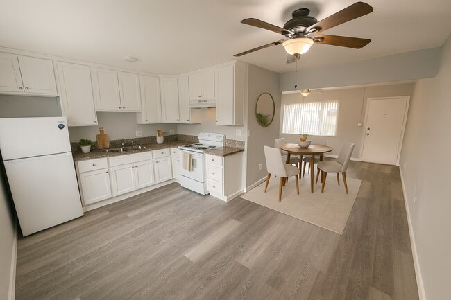 Building Photo - Cozy 2BD/1BA Available for Rent! (Upstairs)