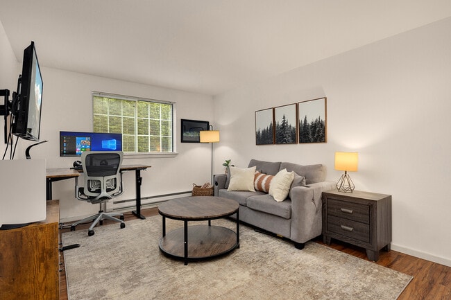 Building Photo - 215 9th St