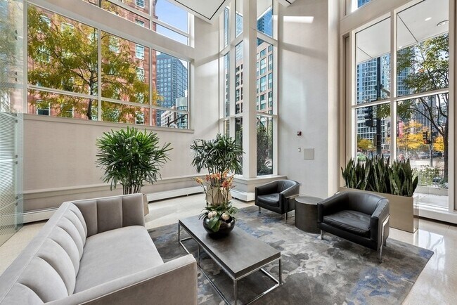 Building Photo - 505 N McClurg Ct