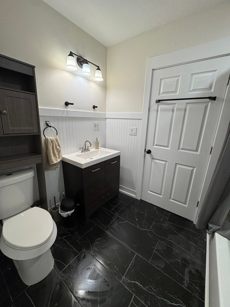 Building Photo - 220 W Buena Vista St