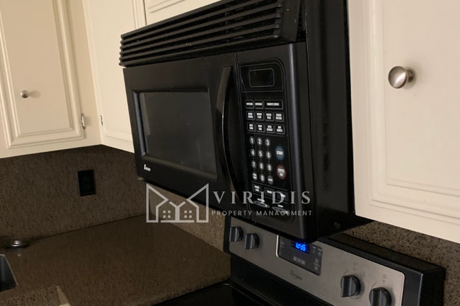 Building Photo - 1001 Mohawk St