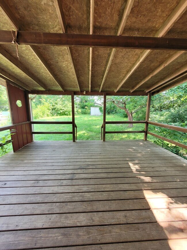 Building Photo - Cute 2 Bedroom 1 Bath with bonus room!