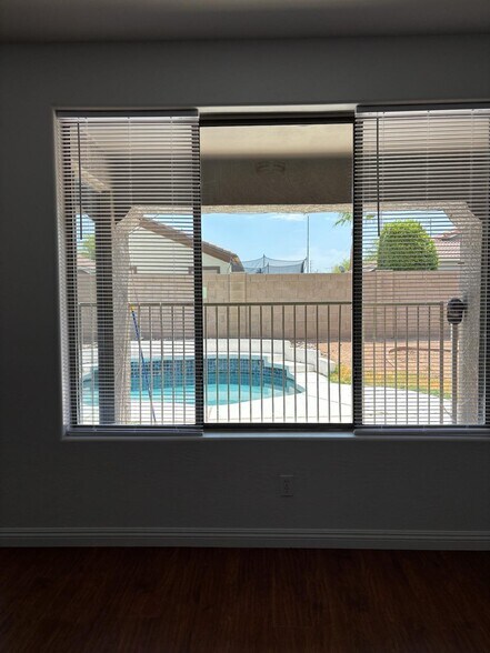 Building Photo - 3131 S Chatsworth Cir