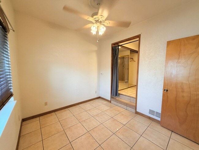 Building Photo - Charming One-Bedroom Near Downtown Petaluma – Utilities Included