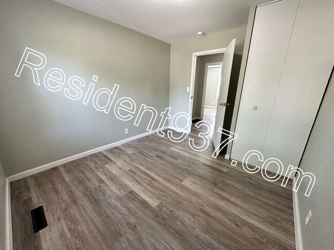 Building Photo - Updated 3 Bed home on cul-de-sac