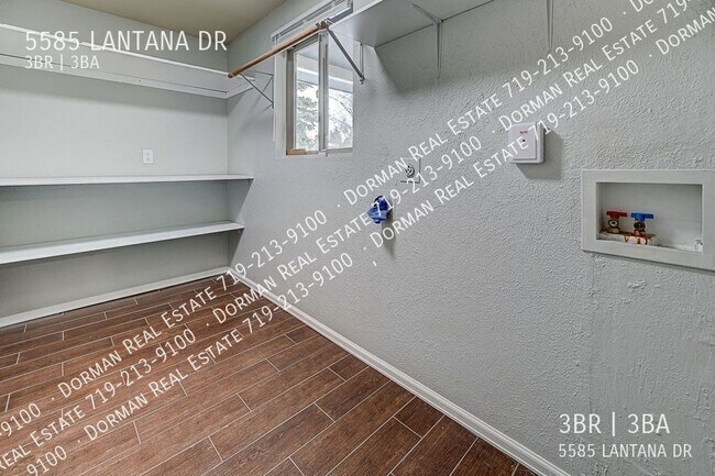 Building Photo - 5585 Lantana Dr