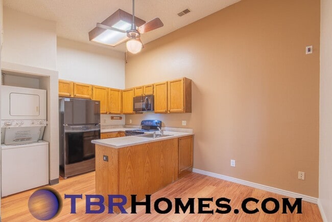 Building Photo - 920 S Dawson Way