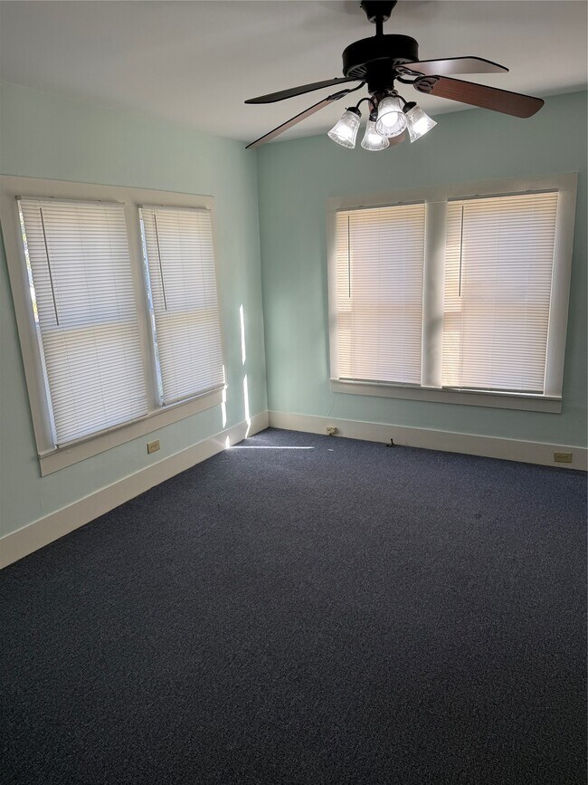 Building Photo - 4407 Avenue S 1/2