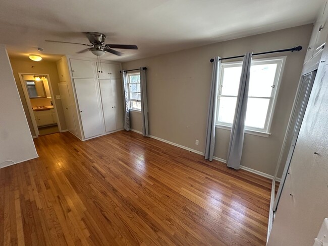 Building Photo - Home in North Kentwood Neighborhood of Wes...