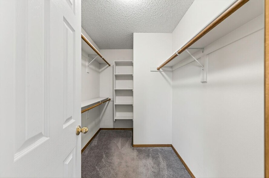 Building Photo - 5660 Many Springs Dr