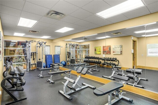 Building Photo - 4500 SW 52nd Cir