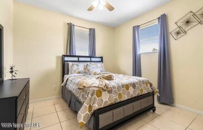 Building Photo - 463 Eldron Blvd NE