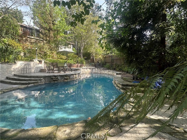 Building Photo - 8601 Wonderland Ave