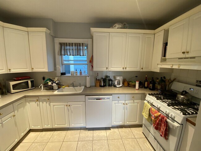 Primary Photo - 72 Allston St
